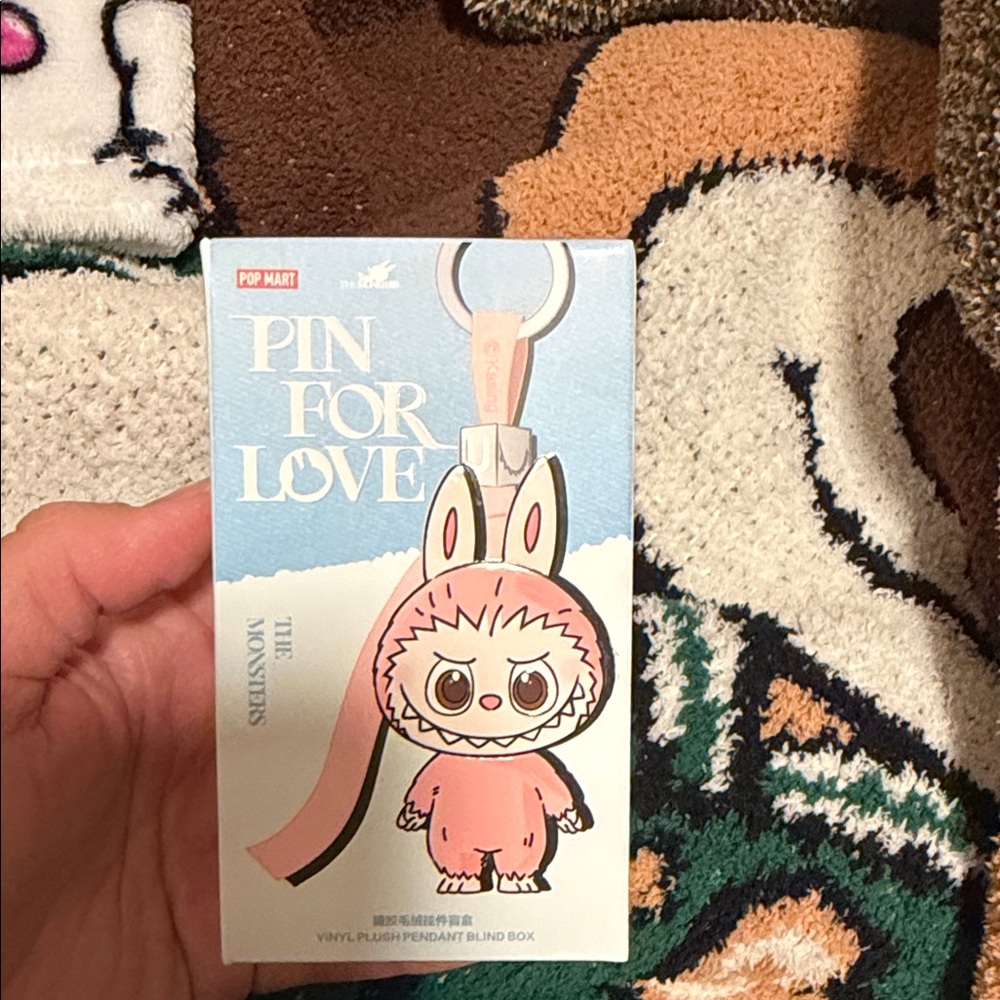 Popmart pin for love letter n